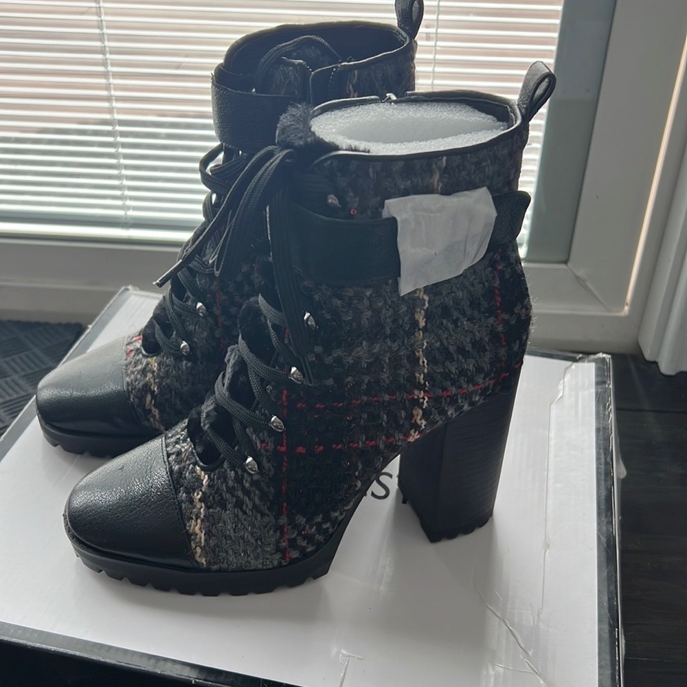 Nine West, size 8 black/gray/red multicolored plaid boot, brand new